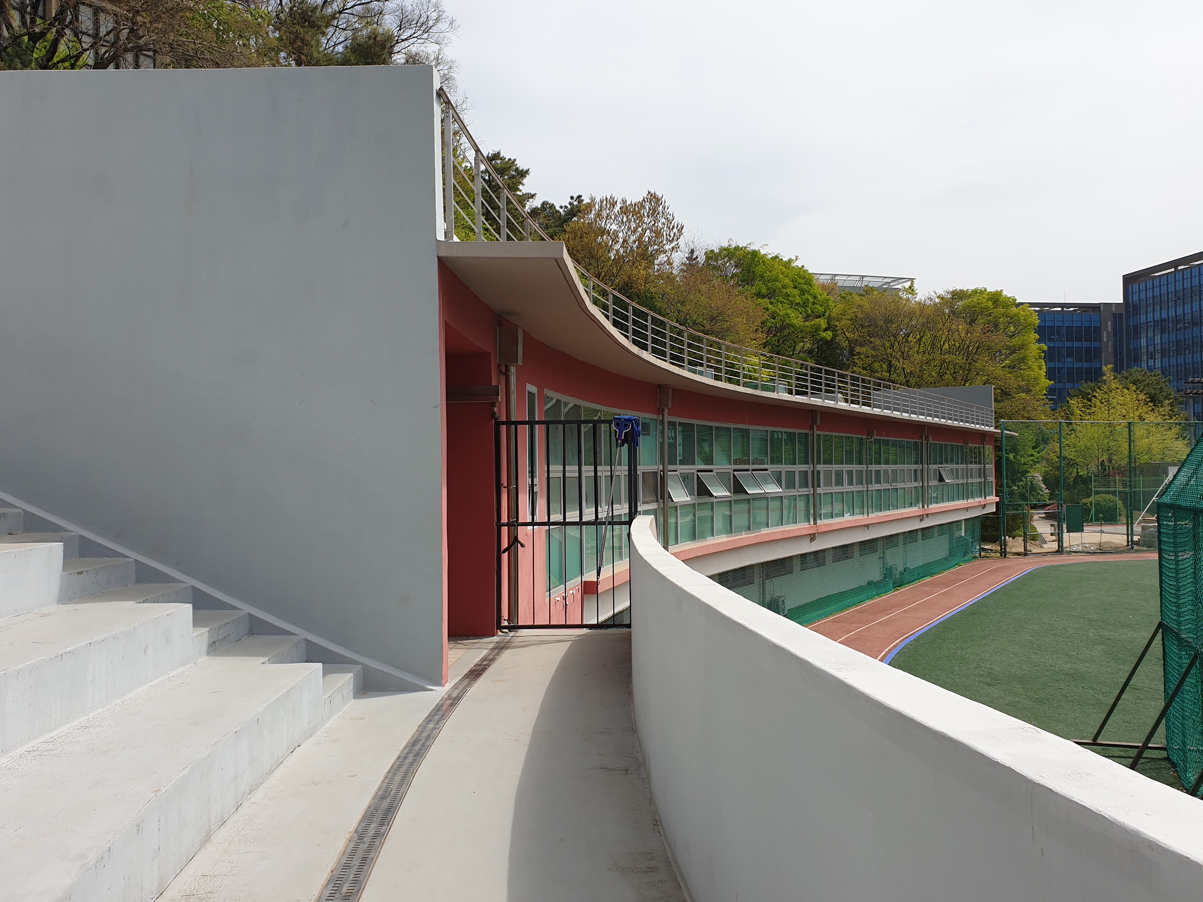 sg대학교 엠마오관.jpg