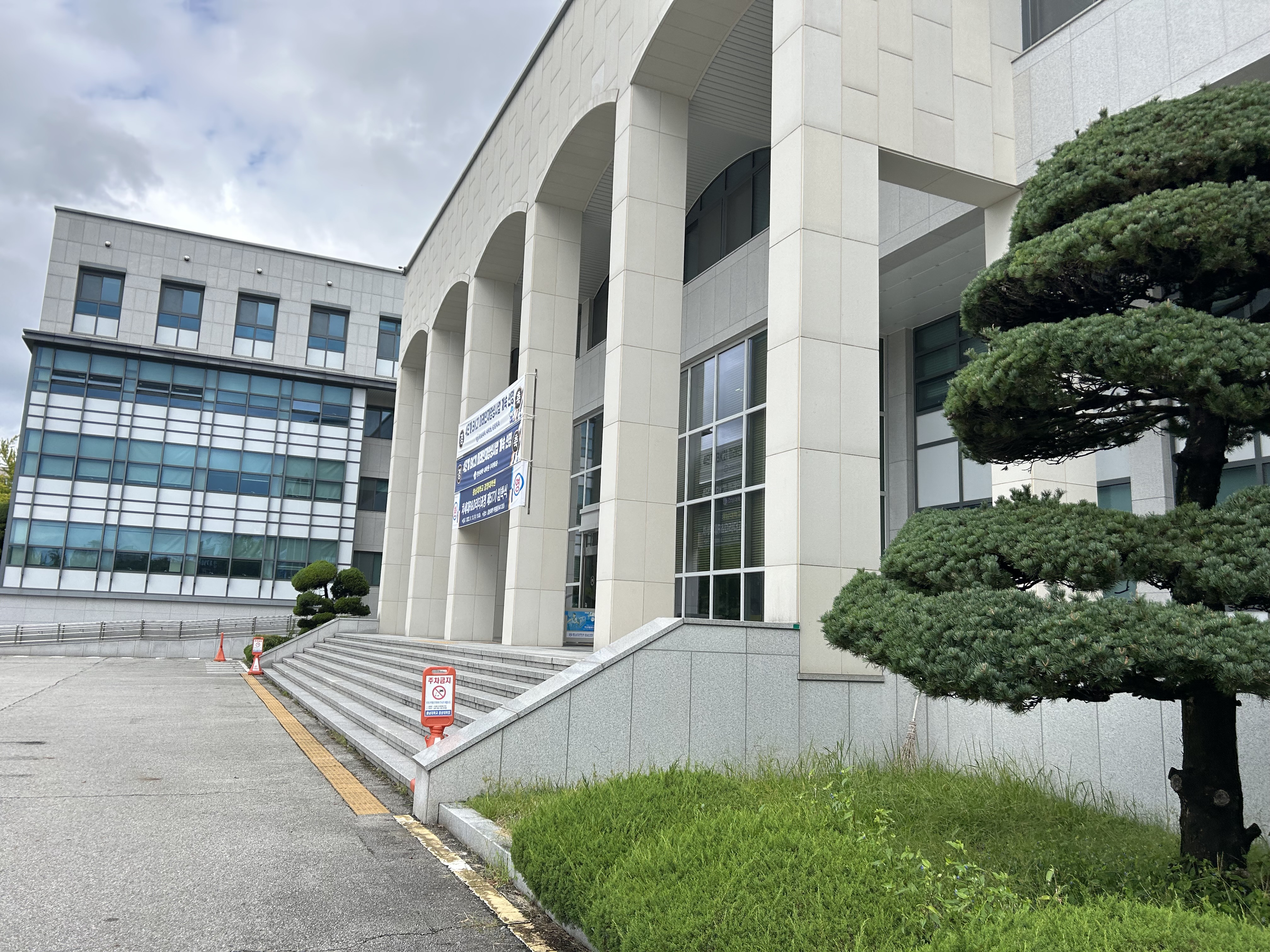 c대학교 경상관.JPG