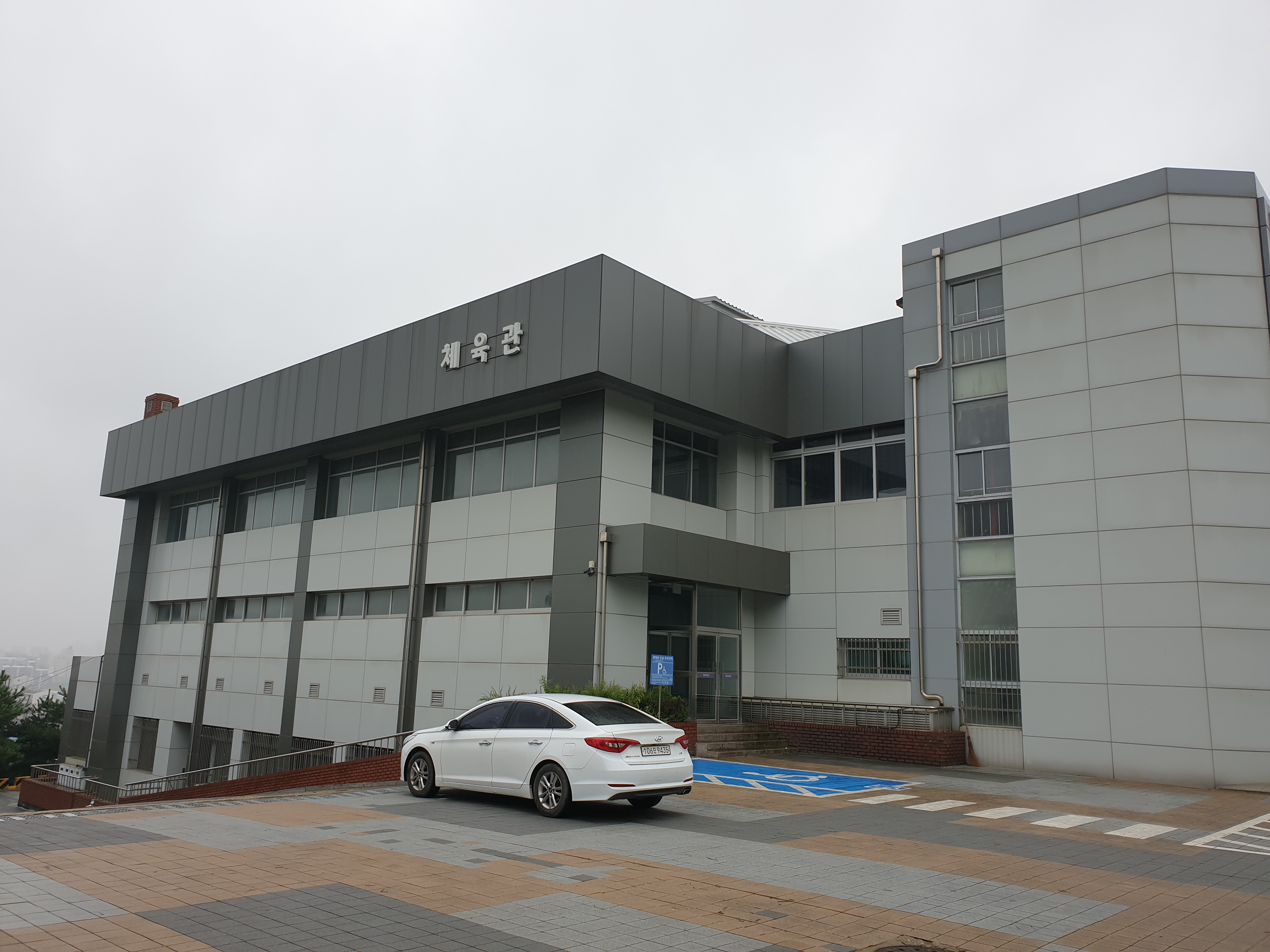 k대학교 체육관.jpg