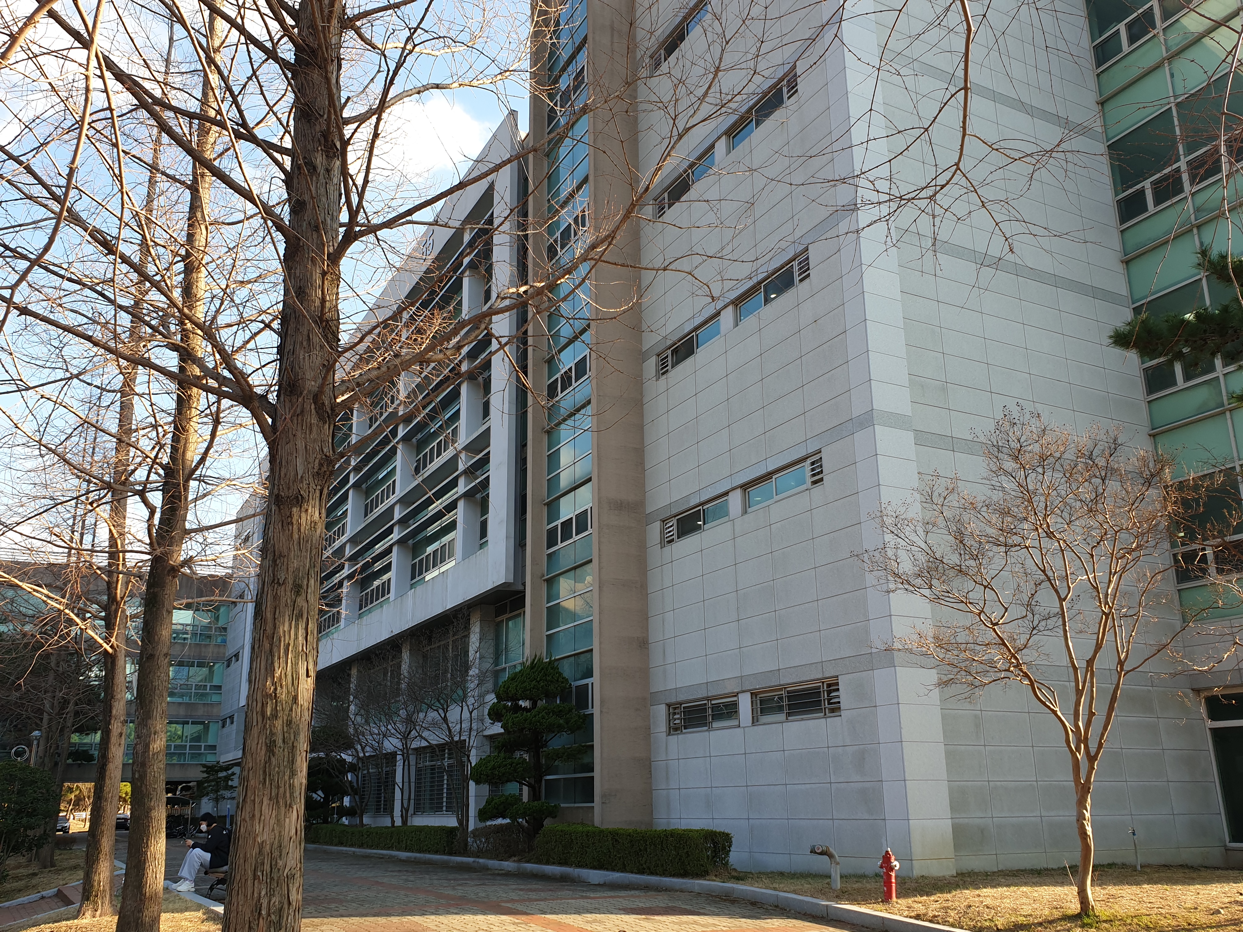 cw대학교 공대5호관.jpg