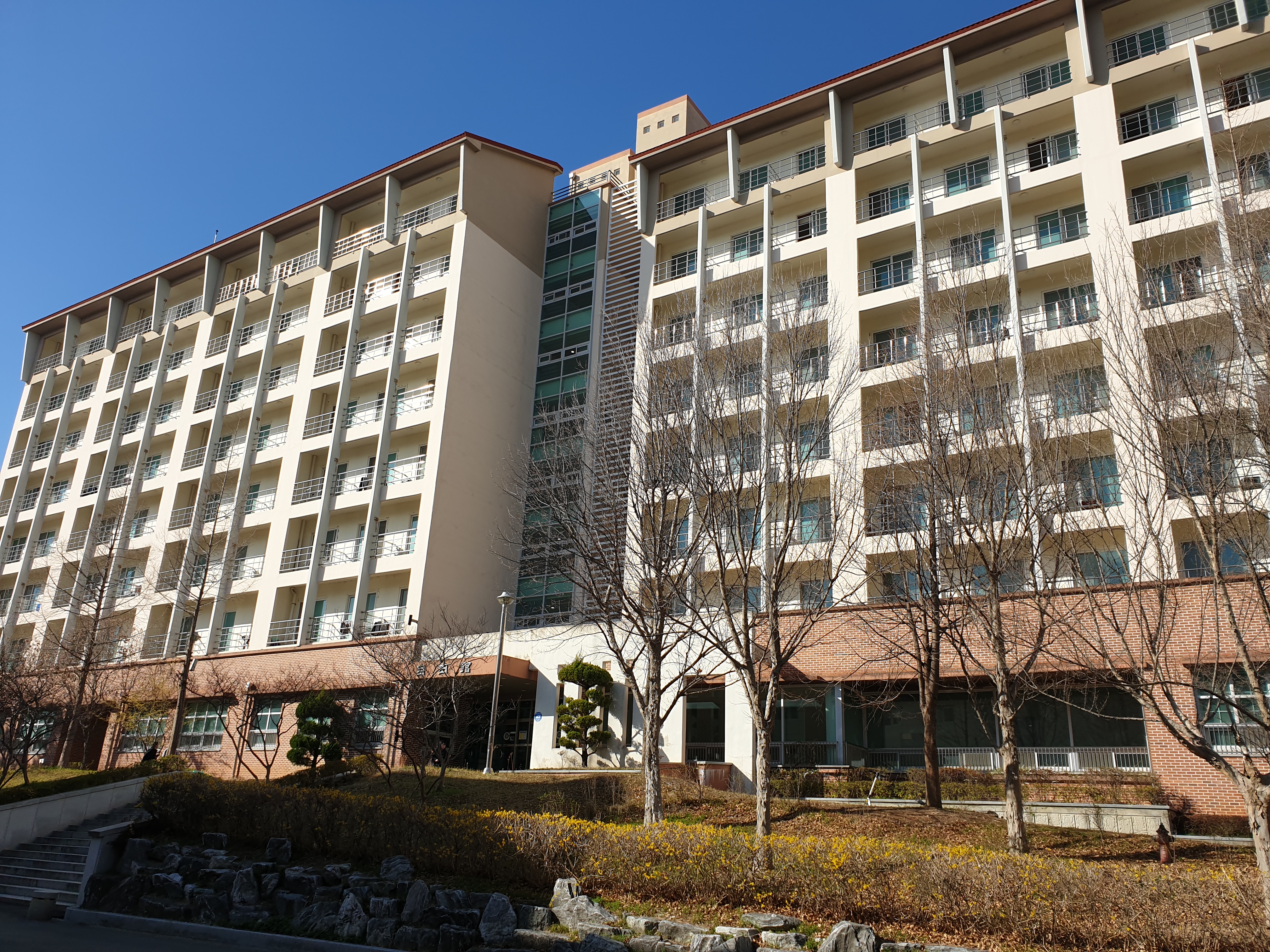 cw대학교 생활관4동.jpg