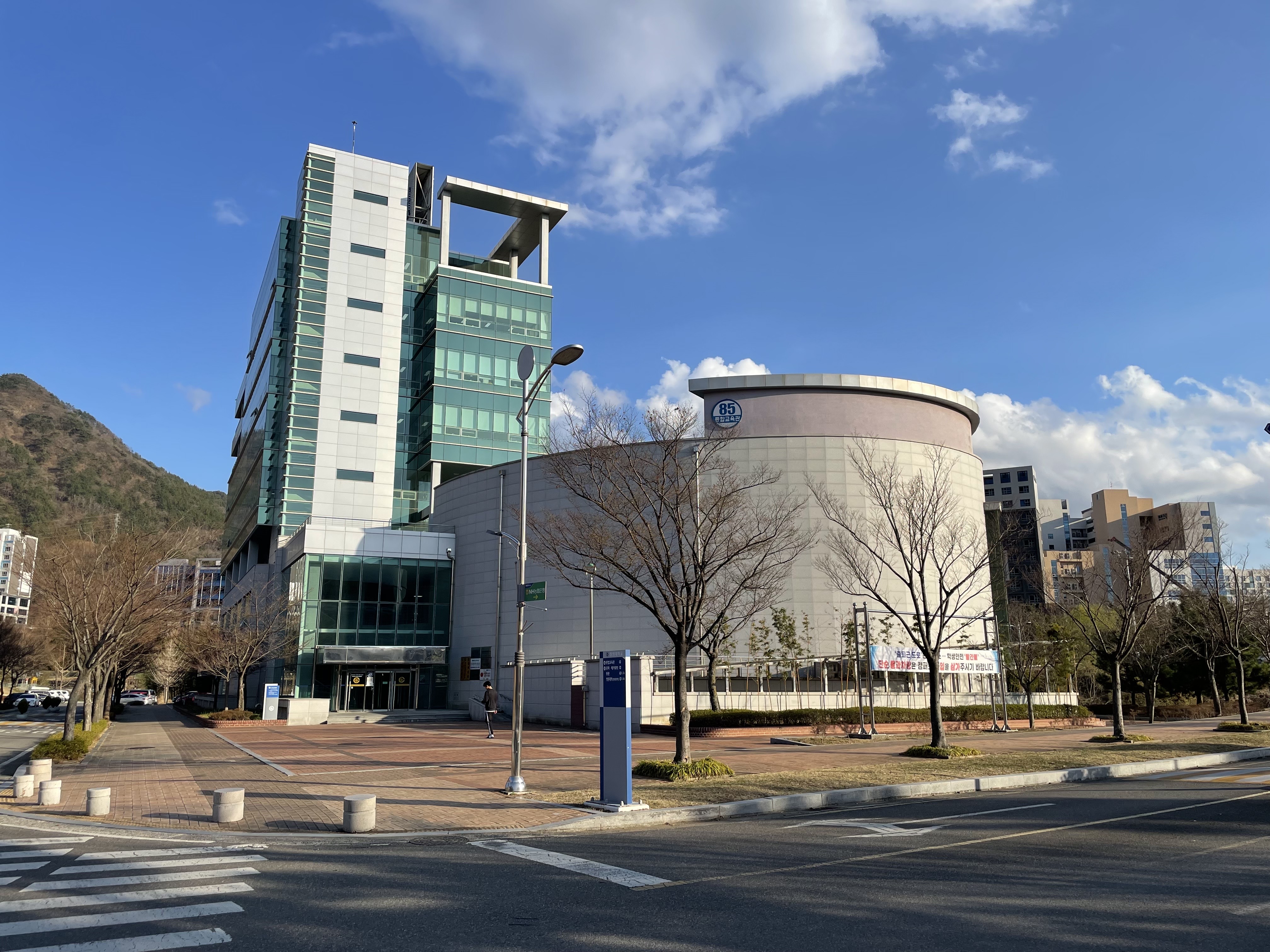 cw대학교 종합교육관.jpg